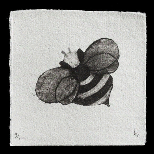 "Lucky little bee" by Kamikamomé